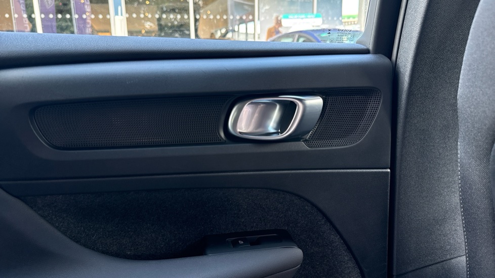 Volvo XC40 2.0 B3P Core 5dr Auto Petrol Estate - Image 31