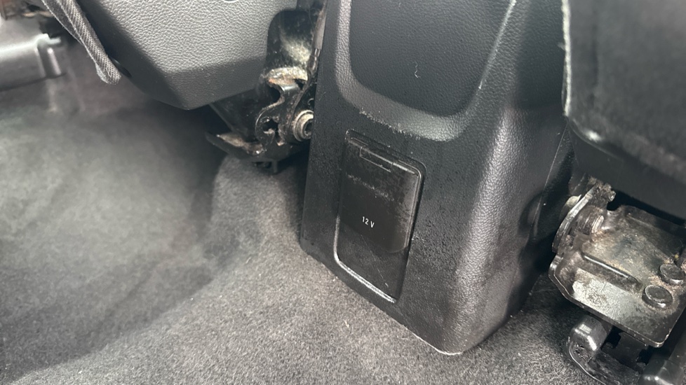 Vauxhall Mokka X 1.6i Active 5dr Petrol Hatchback - Image 32