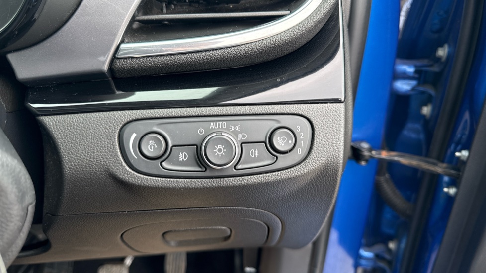 Vauxhall Mokka X 1.6i Active 5dr Petrol Hatchback - Image 33