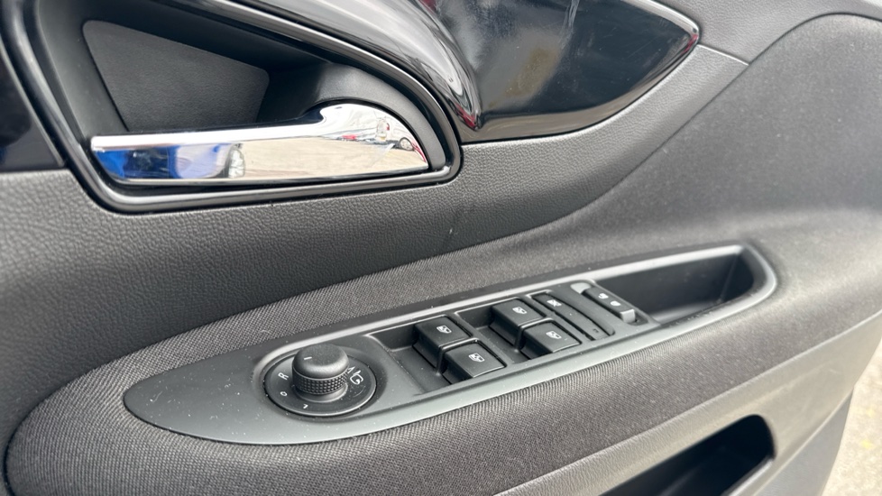 Vauxhall Mokka X 1.6i Active 5dr Petrol Hatchback - Image 34