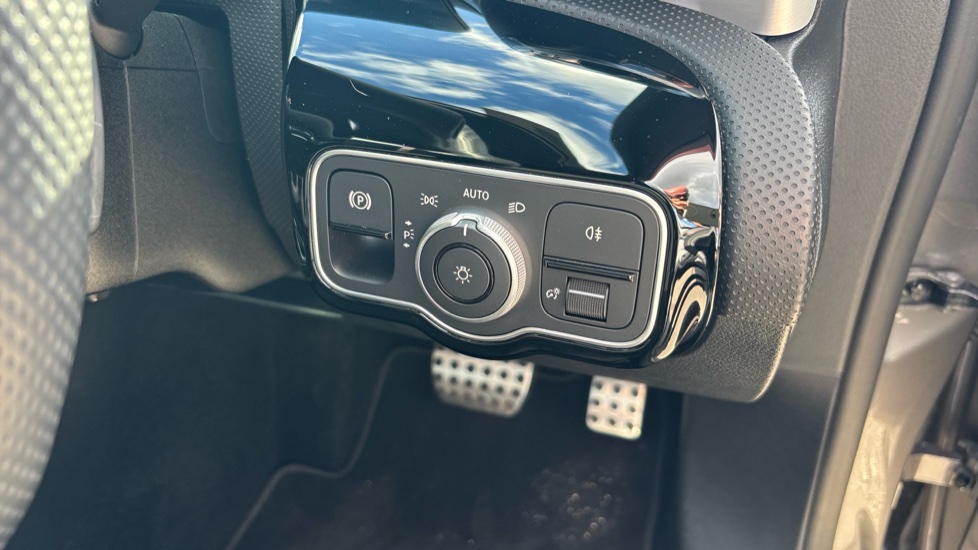 Mercedes-Benz A-Class A180 AMG Line Executive 4dr Auto Petrol Saloon - Image 30