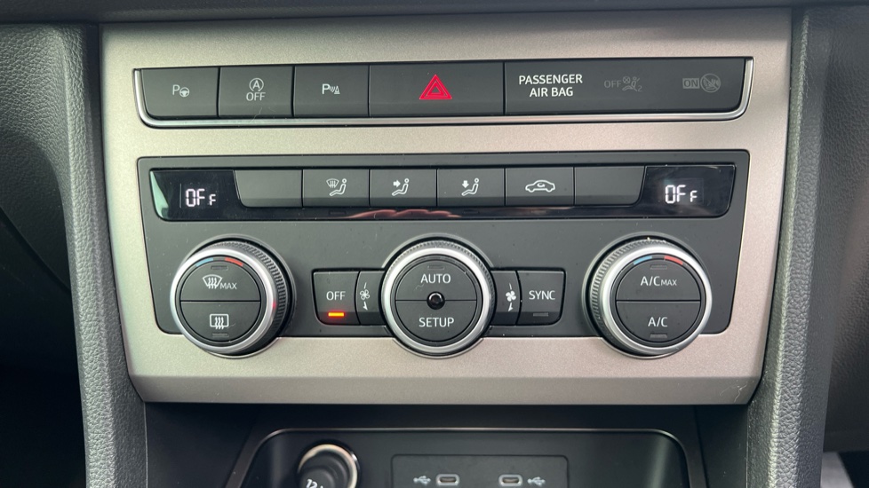 SEAT Ateca 1.5 TSI EVO Xperience 5dr Petrol Estate - Image 32