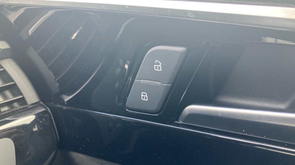Audi A4 40 TDI Quattro Black Edition 5dr S Tronic Diesel Estate - Image 29