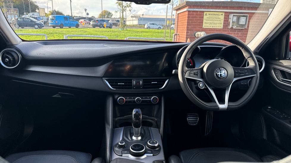 Alfa Romeo Giulia 2.2 JTDM-2 180 Speciale 4dr Auto Diesel Saloon - Image 10