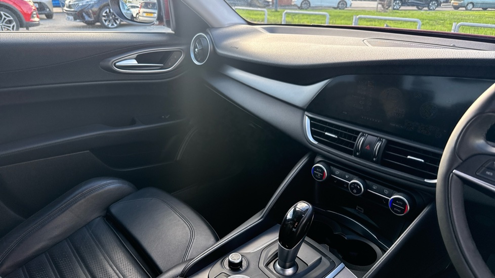 Alfa Romeo Giulia 2.2 JTDM-2 180 Speciale 4dr Auto Diesel Saloon - Image 14