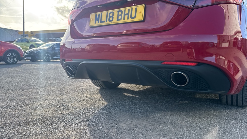 Alfa Romeo Giulia 2.2 JTDM-2 180 Speciale 4dr Auto Diesel Saloon - Image 26