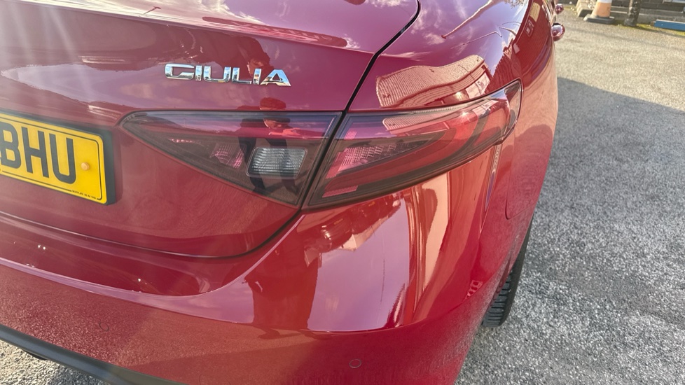 Alfa Romeo Giulia 2.2 JTDM-2 180 Speciale 4dr Auto Diesel Saloon - Image 27