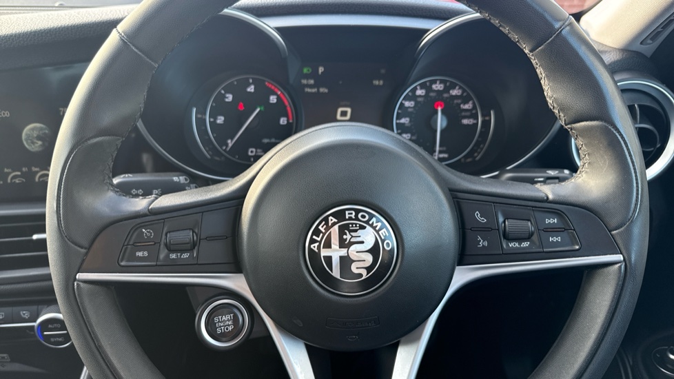 Alfa Romeo Giulia 2.2 JTDM-2 180 Speciale 4dr Auto Diesel Saloon - Image 34