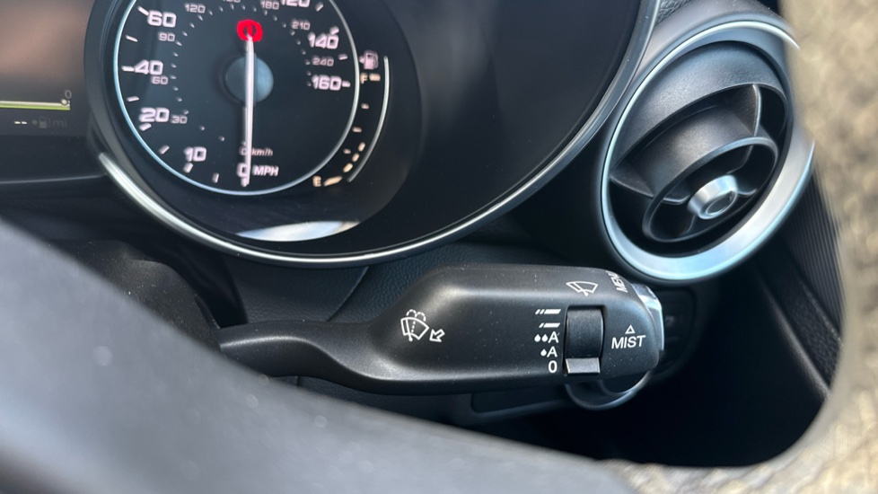 Alfa Romeo Giulia 2.2 JTDM-2 180 Speciale 4dr Auto Diesel Saloon - Image 38