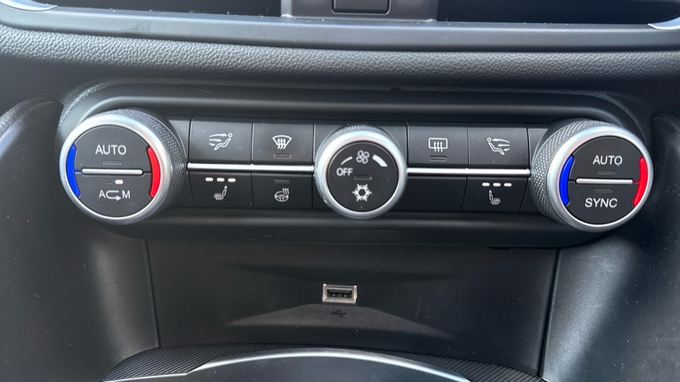Alfa Romeo Giulia 2.2 JTDM-2 180 Speciale 4dr Auto Diesel Saloon - Image 43