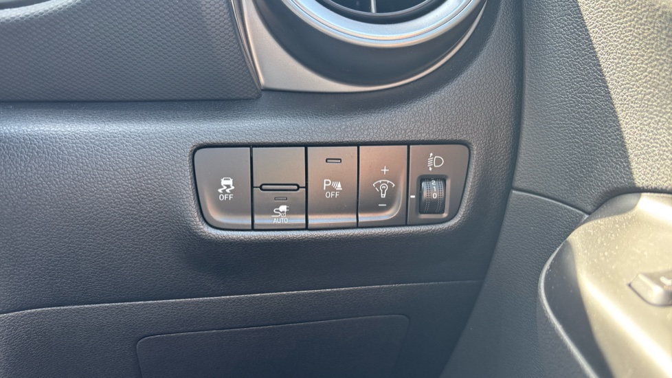 Hyundai KONA 100kW SE Connect 39kWh 5dr Auto Electric Hatchback - Image 36