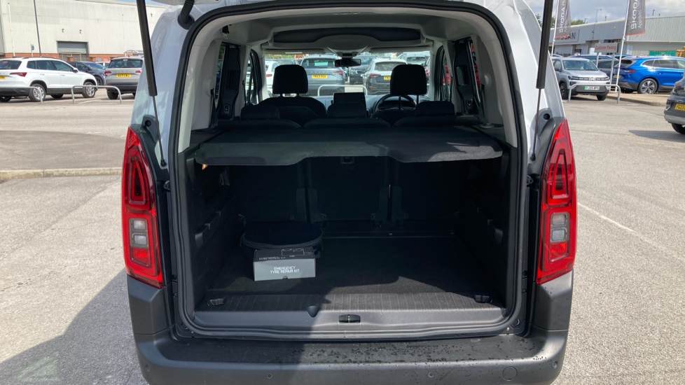 Citroen Berlingo 100kW Flair XTR M 50kWh 5dr Auto Electric Estate - Image 4