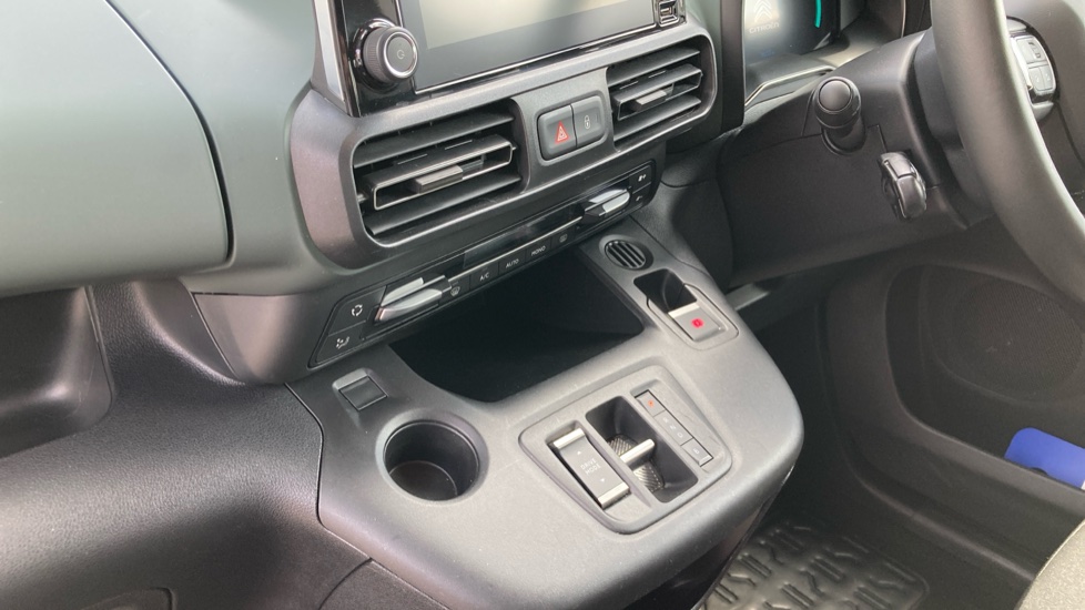 Citroen Berlingo 100kW Flair XTR M 50kWh 5dr Auto Electric Estate - Image 13