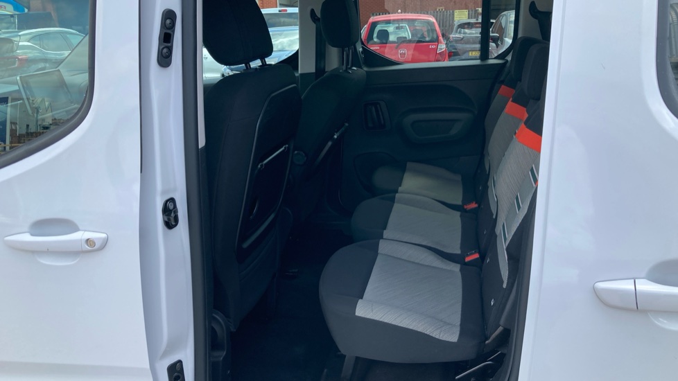 Citroen Berlingo 100kW Flair XTR M 50kWh 5dr Auto Electric Estate - Image 16