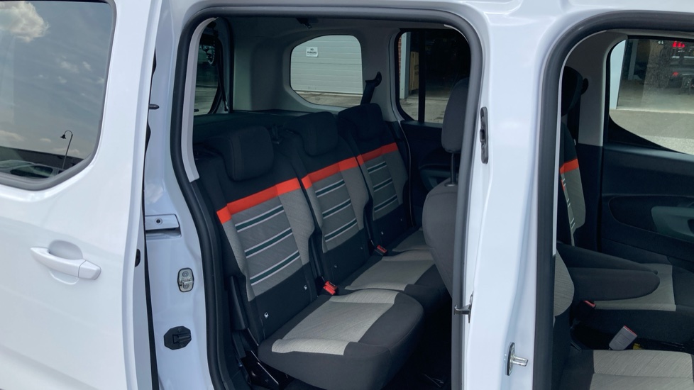 Citroen Berlingo 100kW Flair XTR M 50kWh 5dr Auto Electric Estate - Image 34