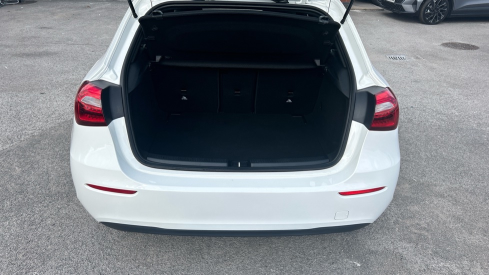 Mercedes-Benz A-Class A180 SE 5dr Petrol Hatchback - Image 4