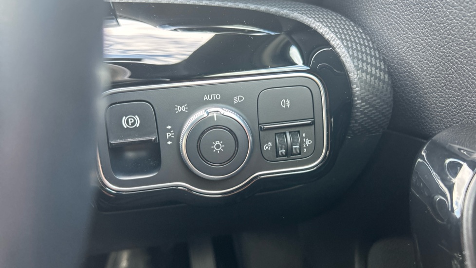 Mercedes-Benz A-Class A180 SE 5dr Petrol Hatchback - Image 29