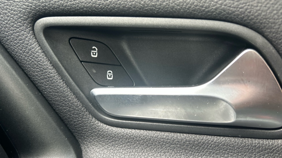 Mercedes-Benz A-Class A180 SE 5dr Petrol Hatchback - Image 32