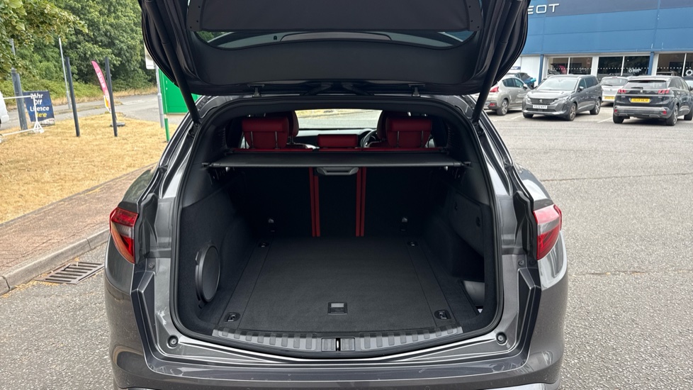 Alfa Romeo Stelvio 2.0 Turbo 280 Veloce 5dr Auto Petrol Estate - Image 4