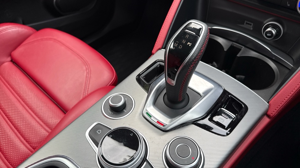 Alfa Romeo Stelvio 2.0 Turbo 280 Veloce 5dr Auto Petrol Estate - Image 13