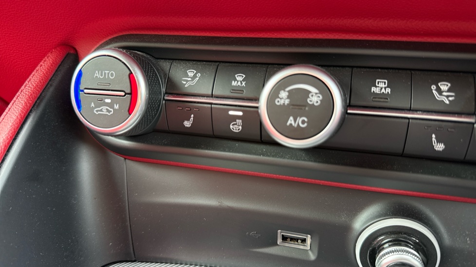 Alfa Romeo Stelvio 2.0 Turbo 280 Veloce 5dr Auto Petrol Estate - Image 36