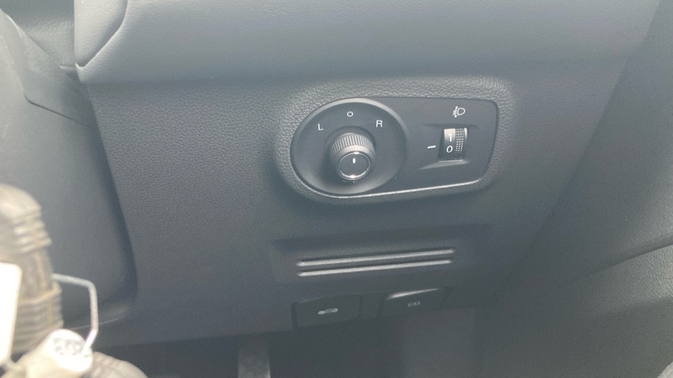 MG ZS 1.5 VTi-TECH Exclusive 5dr Petrol Hatchback - Image 28