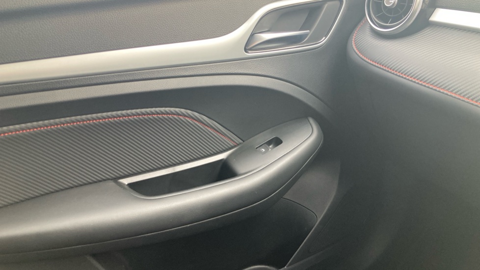 MG ZS 1.5 VTi-TECH Exclusive 5dr Petrol Hatchback - Image 29