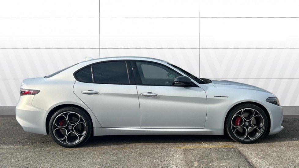 Alfa Romeo Giulia 2.0 Turbo Competizione 4dr Auto Petrol Saloon - Image 5