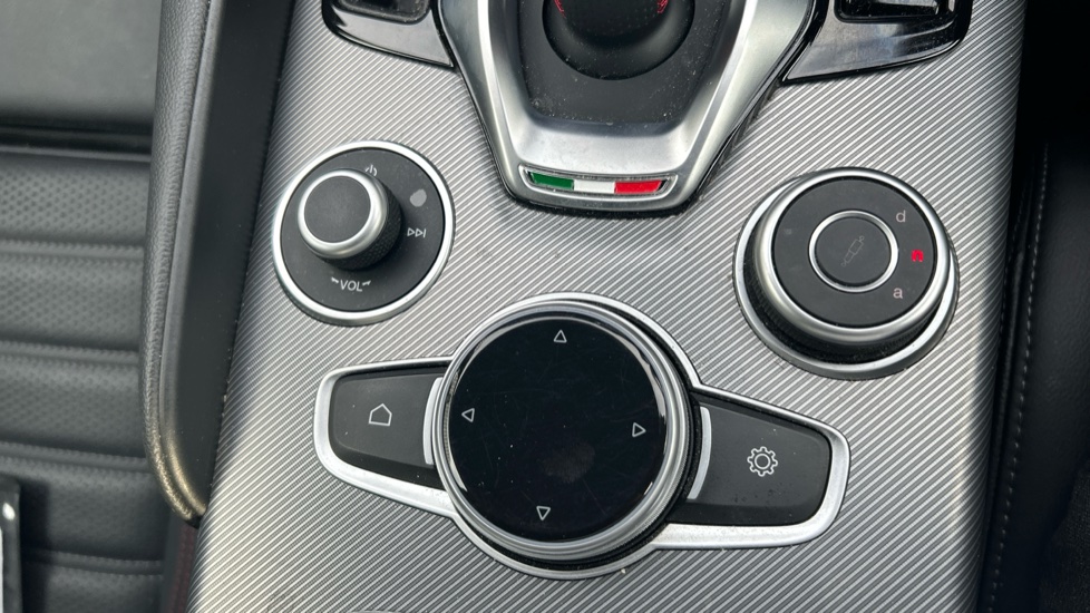 Alfa Romeo Giulia 2.0 Turbo Competizione 4dr Auto Petrol Saloon - Image 24