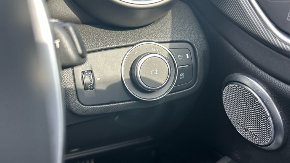 Alfa Romeo Giulia 2.0 Turbo Competizione 4dr Auto Petrol Saloon - Image 30