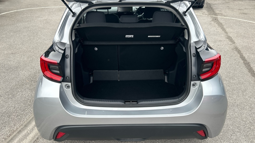 Toyota Yaris 1.5 Hybrid Design 5dr CVT Hybrid Hatchback - Image 4