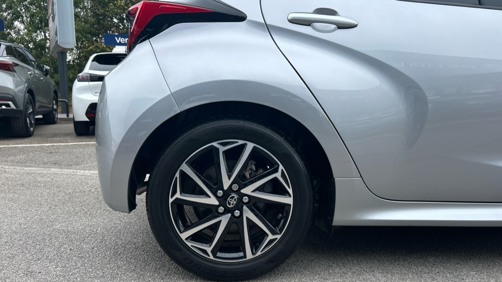 Toyota Yaris 1.5 Hybrid Design 5dr CVT Hybrid Hatchback - Image 7