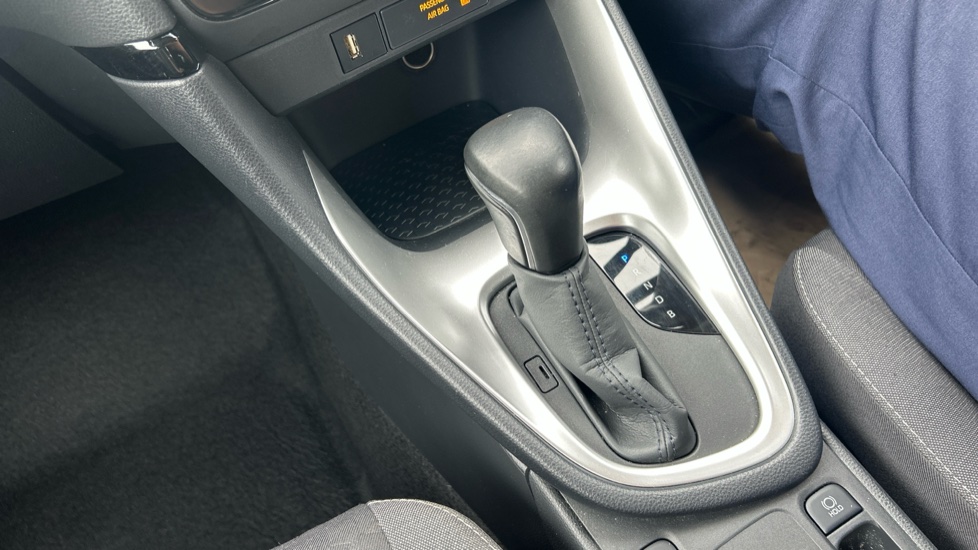 Toyota Yaris 1.5 Hybrid Design 5dr CVT Hybrid Hatchback - Image 13