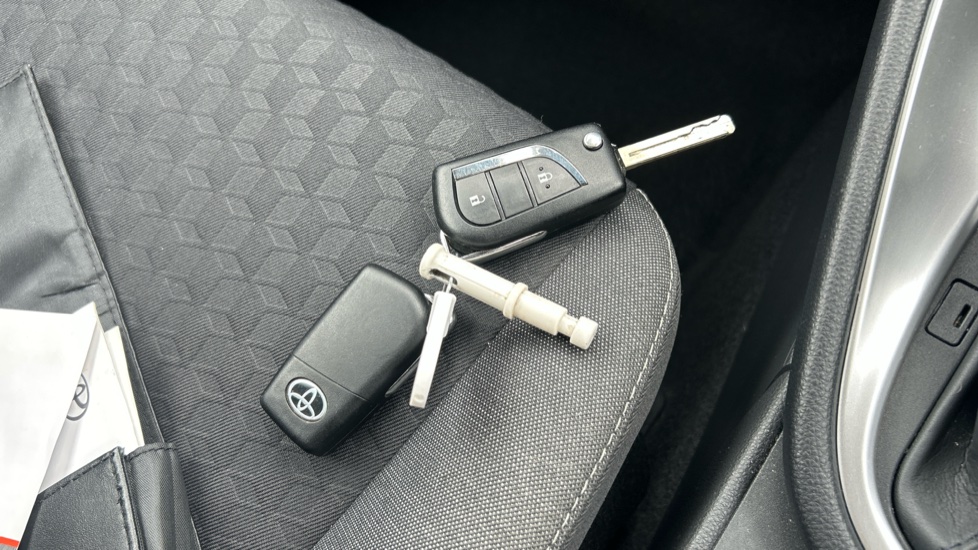 Toyota Yaris 1.5 Hybrid Design 5dr CVT Hybrid Hatchback - Image 20