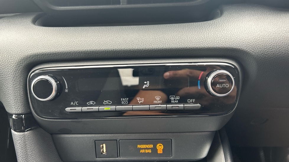 Toyota Yaris 1.5 Hybrid Design 5dr CVT Hybrid Hatchback - Image 24