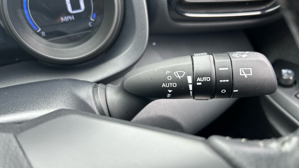 Toyota Yaris 1.5 Hybrid Design 5dr CVT Hybrid Hatchback - Image 27