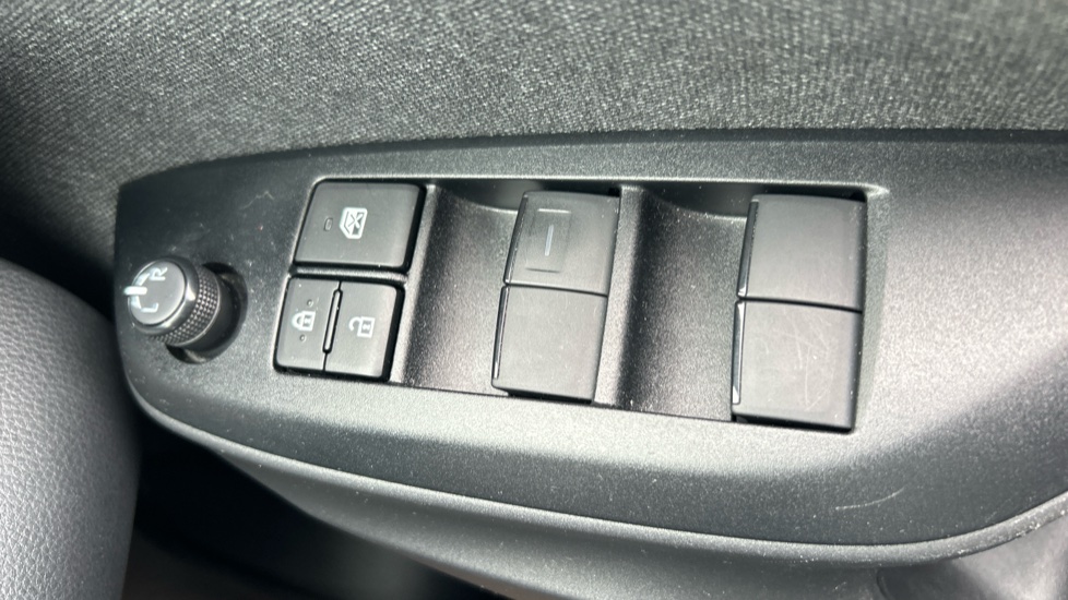 Toyota Yaris 1.5 Hybrid Design 5dr CVT Hybrid Hatchback - Image 30