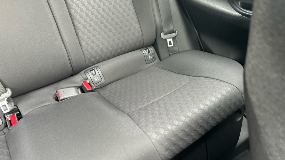 Toyota Yaris 1.5 Hybrid Design 5dr CVT Hybrid Hatchback - Image 35