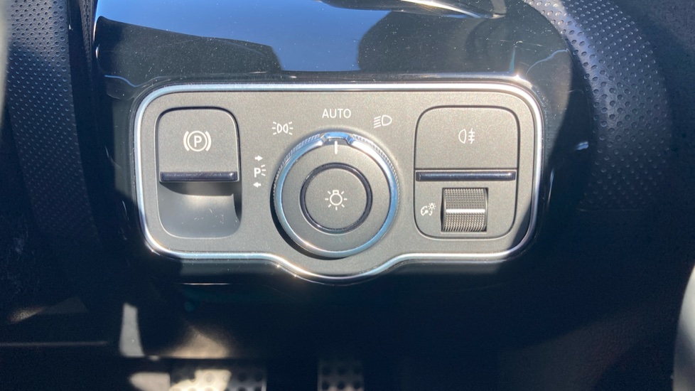 Mercedes-Benz A-Class A250e AMG Line 4dr Auto Saloon - Image 28