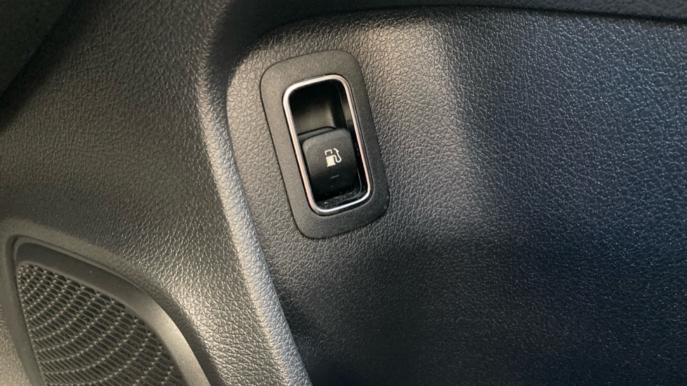 Mercedes-Benz A-Class A250e AMG Line 4dr Auto Saloon - Image 37
