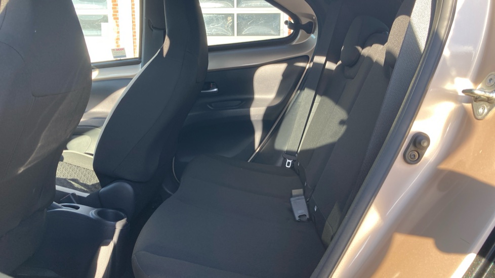 Toyota Aygo X 1.0 VVT-i Edge 5dr Petrol Hatchback - Image 16