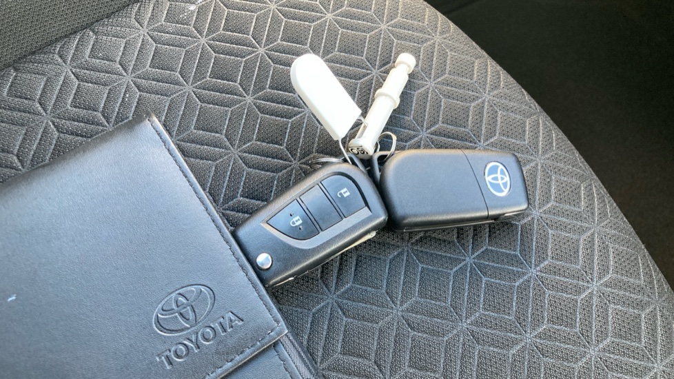 Toyota Aygo X 1.0 VVT-i Edge 5dr Petrol Hatchback - Image 20