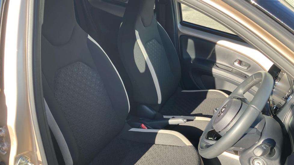 Toyota Aygo X 1.0 VVT-i Edge 5dr Petrol Hatchback - Image 33