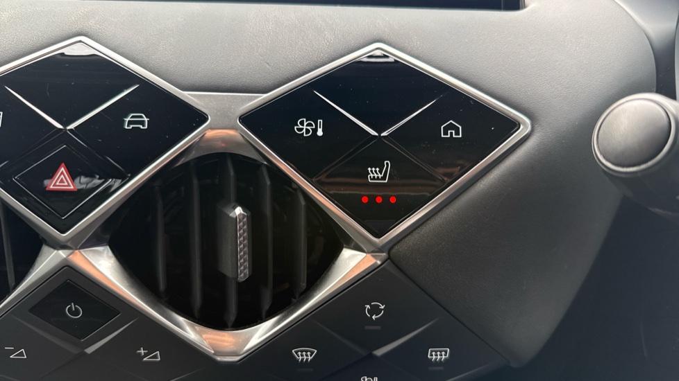 DS 3 Crossback E-Tense 115kW E-TENSE Opera 54kWh 5dr Auto Electric Hatchback - Image 41