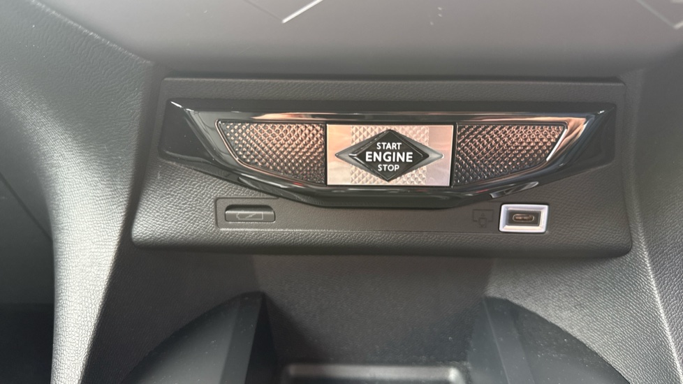 DS 3 Crossback E-Tense 115kW E-TENSE Opera 54kWh 5dr Auto Electric Hatchback - Image 53