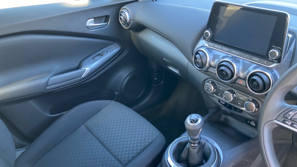 Nissan Juke 1.0 DiG-T Acenta 5dr Petrol Hatchback - Image 14