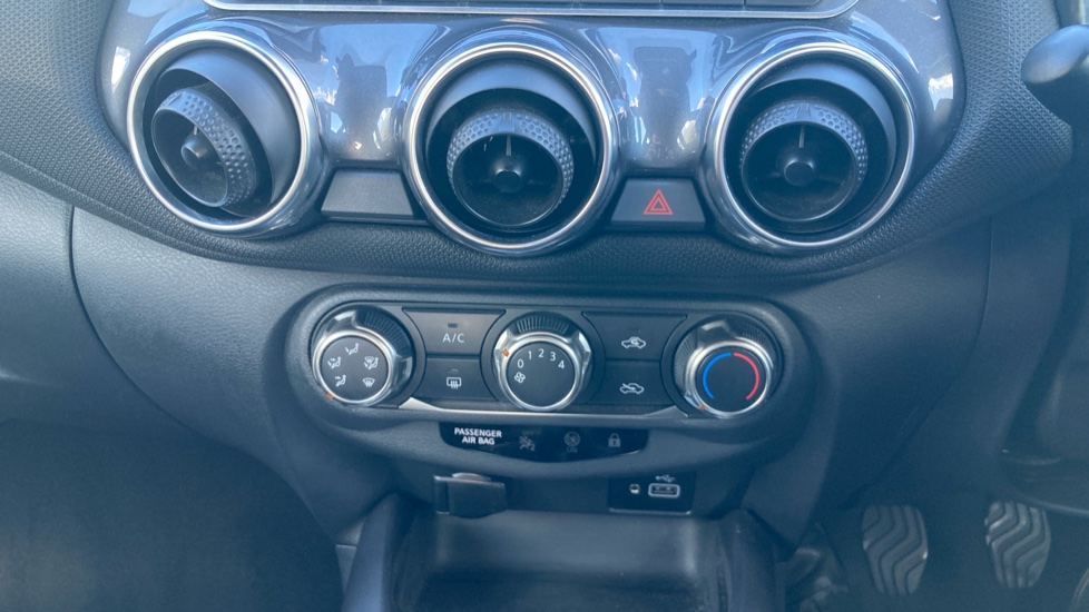 Nissan Juke 1.0 DiG-T Acenta 5dr Petrol Hatchback - Image 30