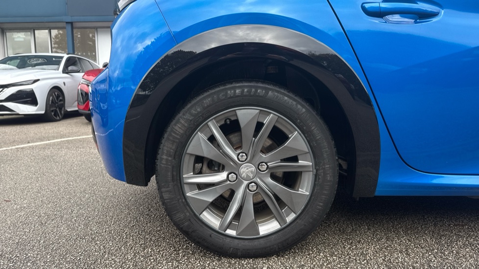 Peugeot 208 100kW Allure Premium 50kWh 5dr Auto Electric Hatchback - Image 7