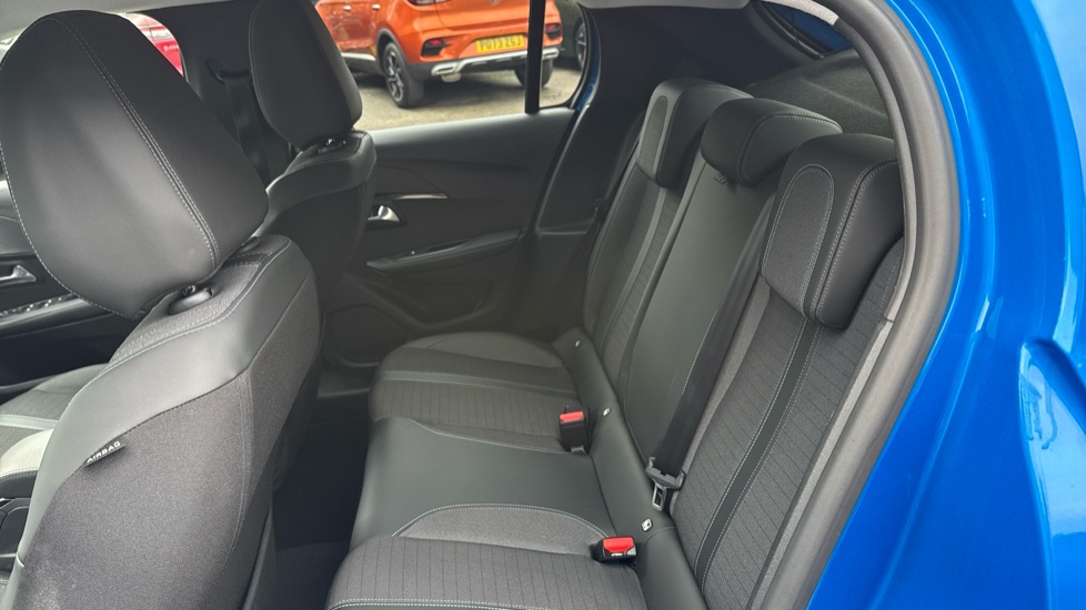 Peugeot 208 100kW Allure Premium 50kWh 5dr Auto Electric Hatchback - Image 16