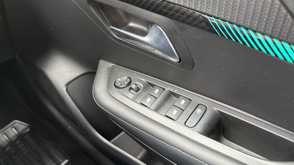 Peugeot 208 100kW Allure Premium 50kWh 5dr Auto Electric Hatchback - Image 30